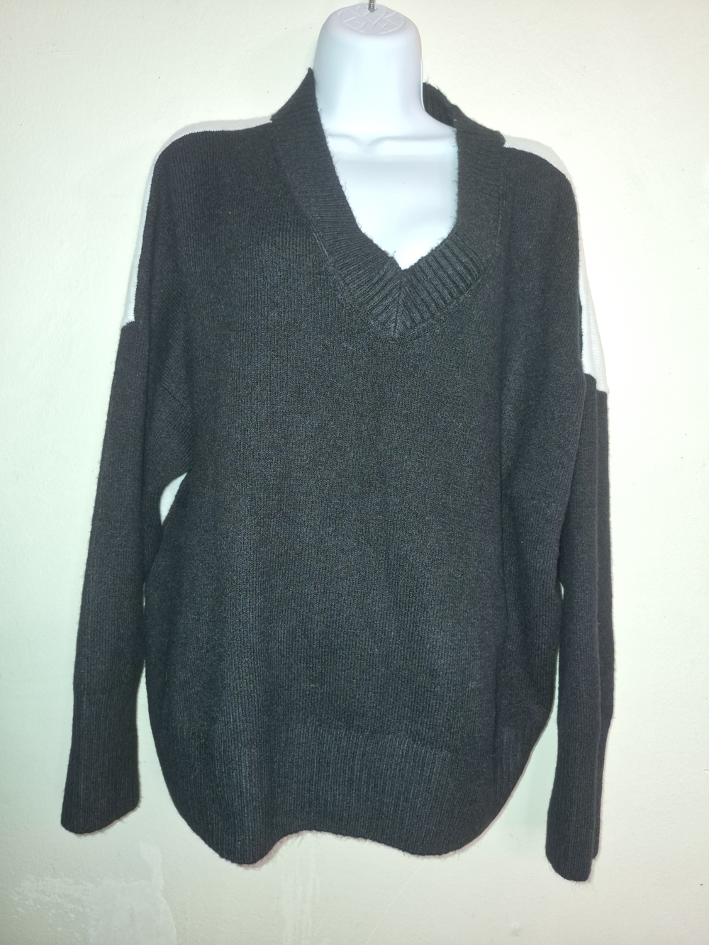 Vince Camuto  Women's V-Neck Sweater in  Black & White